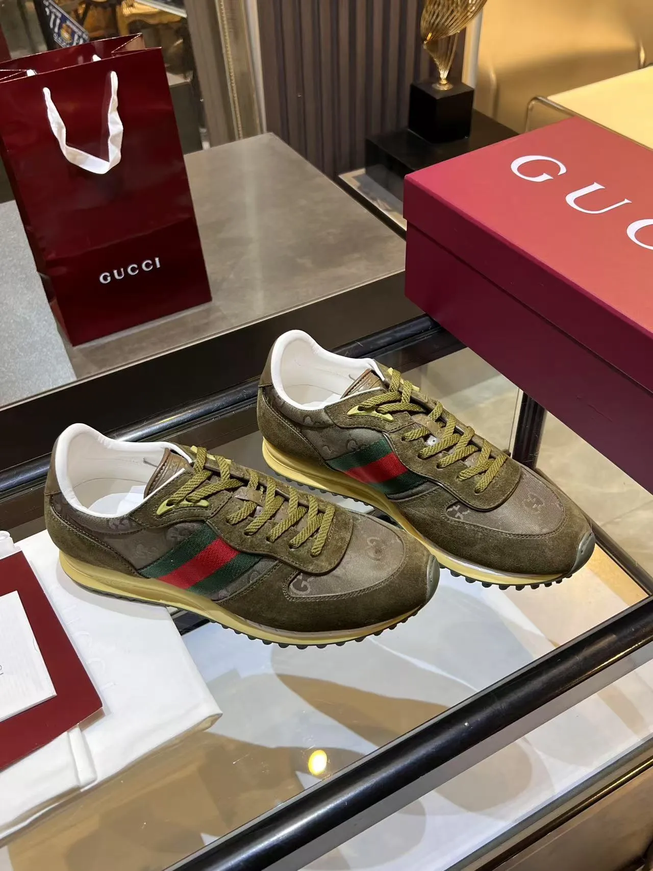 Men's Men's Shoes 💰620💰 Gucci Gucci Top Version Latest Catwalk Style Re-Motion Series Thick-soled Casual Sneakers Original Purchased, Developed and Made. This sneaker has a detachable and adjustable ankle strap, adding a dynamic item to the 2025 spring and summer series. The light and flexible outsole has been specially treated and is filled with a strong retro style. Exquisite packaging at the delivery counter 🛍📦 ▪️Fabrics: Original custom imported first-layer cowhide ▪️Inner lining: Original custom-made breathable mesh ▪️Sole: Original molded TPU material ▪️Sole thickness: 3.5CM ▪️Size: 39-44 (customized at 38.45.46)